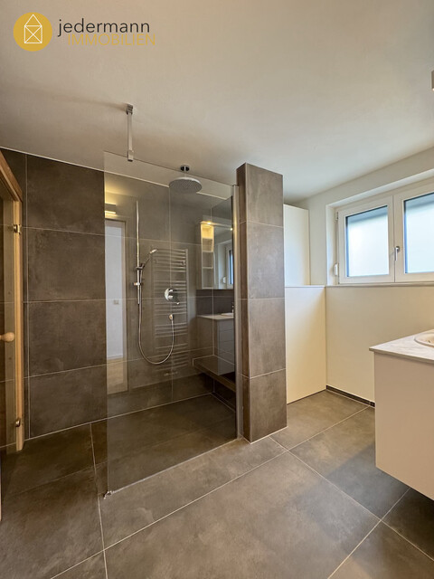 BLUDESCH: CHARMANTE 4-ZI.WHG. MIT WINTERGARTEN, SCHWEDENOFEN UND SAUNA!