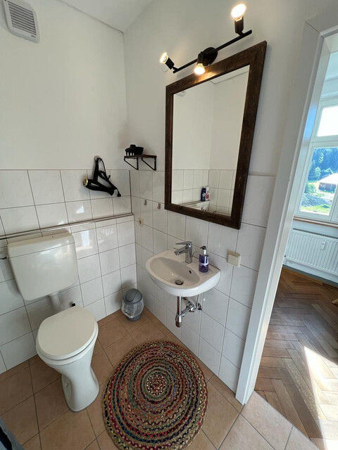 Sonnendurchflutete, großzügige 3,5  Zimmerwohnung im 2 OG, gesamte Etage,  