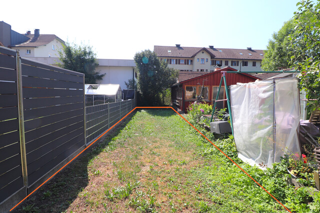 Behagliche 2,5 Zimmer Wohnung mit eigenem Gartenanteil und 2 Parkplätzen