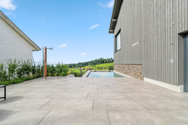 Modernes Reihenmittelhaus mit Seesicht, Pool und Alpenkulisse!