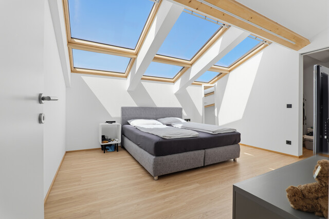 Modernes Reihenmittelhaus mit Seesicht, Pool und Alpenkulisse!