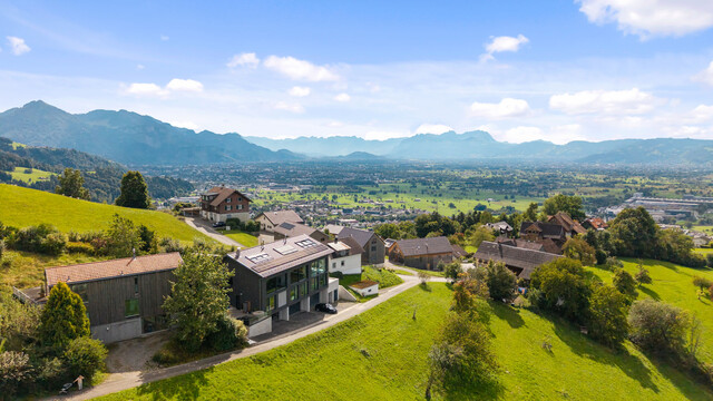 Modernes Reihenmittelhaus mit Seesicht, Pool und Alpenkulisse!