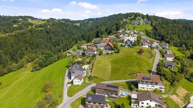 Modernes Reihenmittelhaus mit Seesicht, Pool und Alpenkulisse!