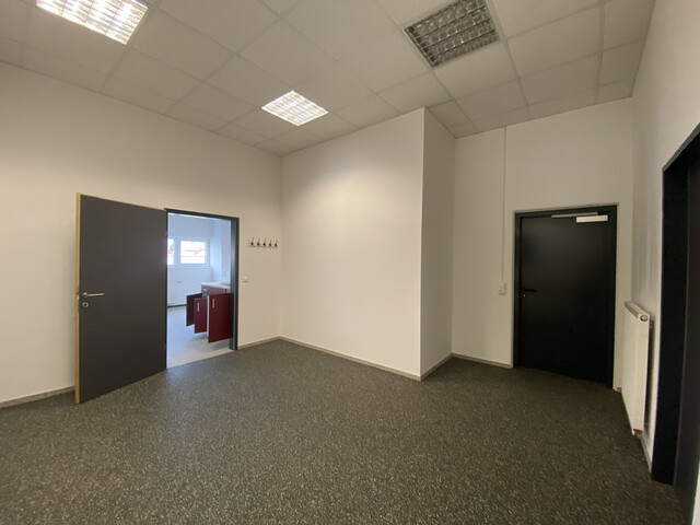 Top ausgestattete Produktions-/Lagerhalle - Grenznähe CH-Kriessern (5 min)