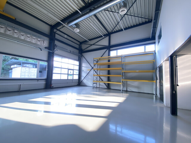 Top ausgestattete Produktions-/Lagerhalle - Grenznähe CH-Kriessern (5 min)