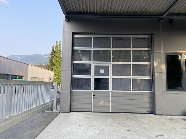 Top ausgestattete Produktions-/Lagerhalle - Grenznähe CH-Kriessern (5 min)