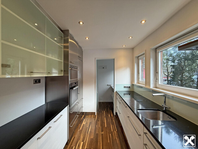 Wohnhaus mit Tischlerwerkstatt