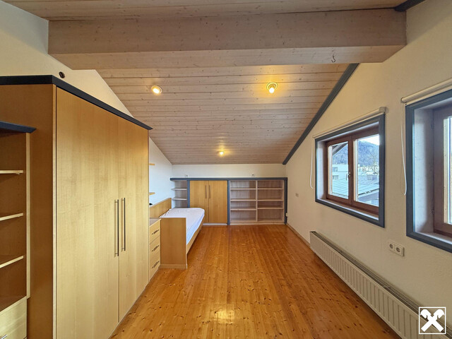 Wohnhaus mit Tischlerwerkstatt