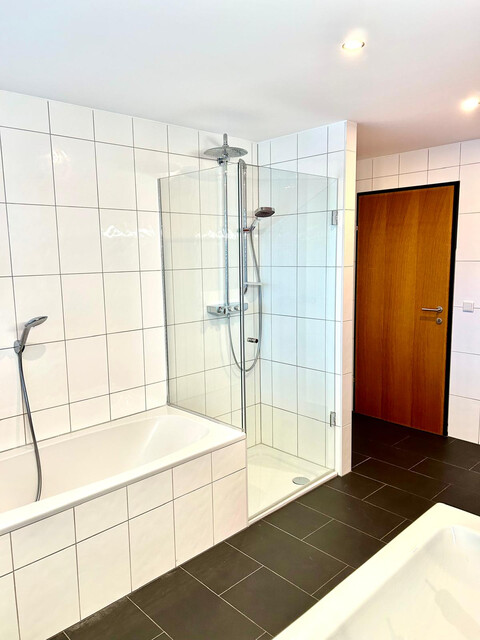 Tolle 5-Zimmer-Wohnung 120 m² mit Dachterrasse und 2 Carports 