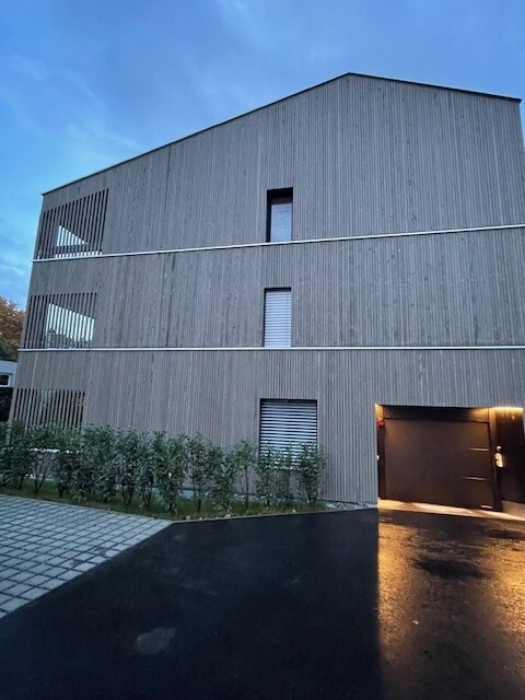 Moderne, helle 2-Zimmer Dachgeschosswohnung im Zentrum von Muntlix