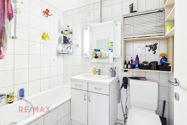 Zeitlose Architektur trifft auf sonnigen Garten und funktionale Wohnqualität in Bregenz