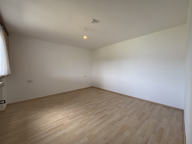 "ohne Provision" geräumige 2 Zimmer Wohnung mit Terrasse u. Gartenmitbenützung