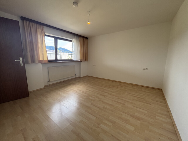 "ohne Provision" geräumige 2 Zimmer Wohnung mit Terrasse u. Gartenmitbenützung