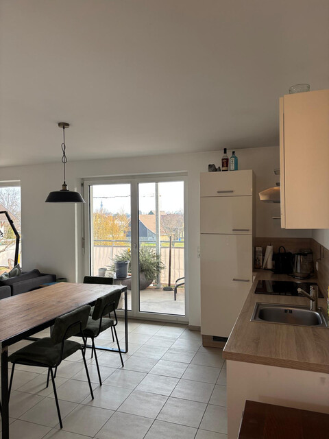 Moderne 2-Zimmer Dachgeschosswohnung mit großem Balkon und Carport