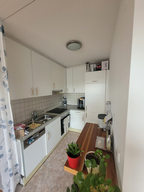 Sonnige 2-Zimmerwohnung mit Balkon und Tiefgarage, grenznah