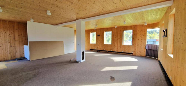 ARCHITEKTONISCH INTERESSANTES GEWERBEOBJEKT AM TALEINGANG DES MONTAFONS