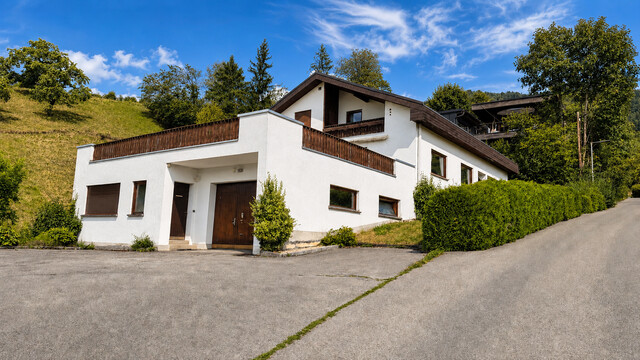 Großzügiges Wohnhaus mit Bodenseesicht, 160 m² Terrasse und sechs Stellplätzen in Bregenz