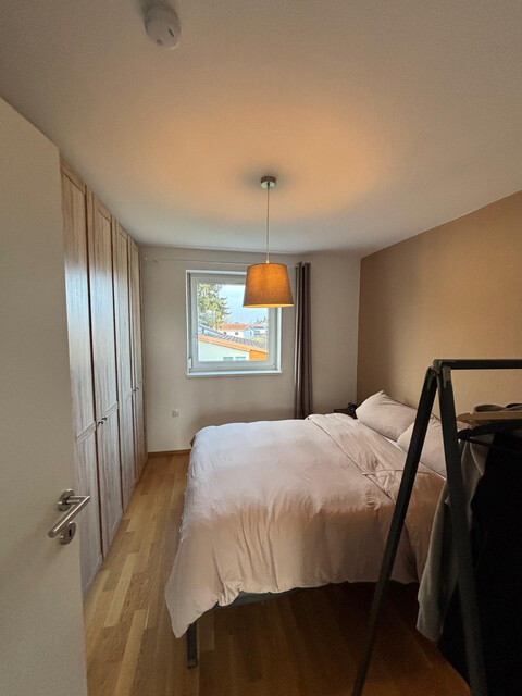 Moderne 2-Zimmer Dachgeschosswohnung mit großem Balkon und Carport