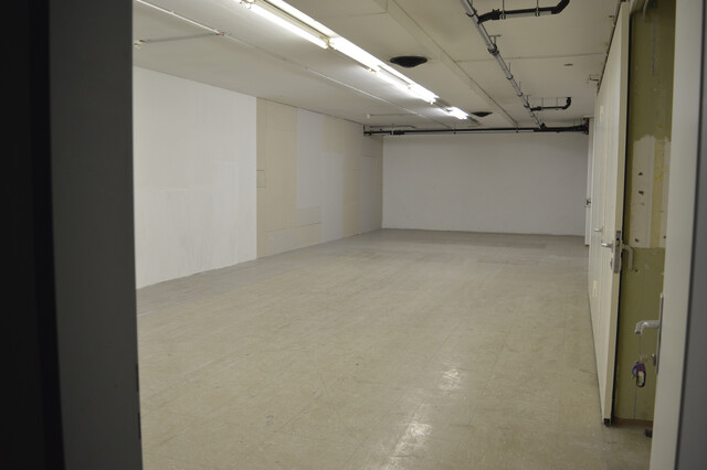 Große Lagerfläche im Winsauer Center zu vermieten!