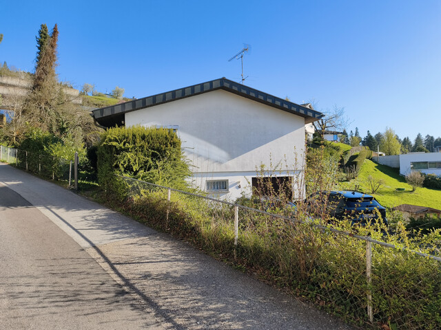 Traumhafte, freistehende Immobilie mit unverbautem Blick auf den Bodensee.Garage, Stellplatz, Balkon, Terrasse, Garten in absoluter Top-Lage!