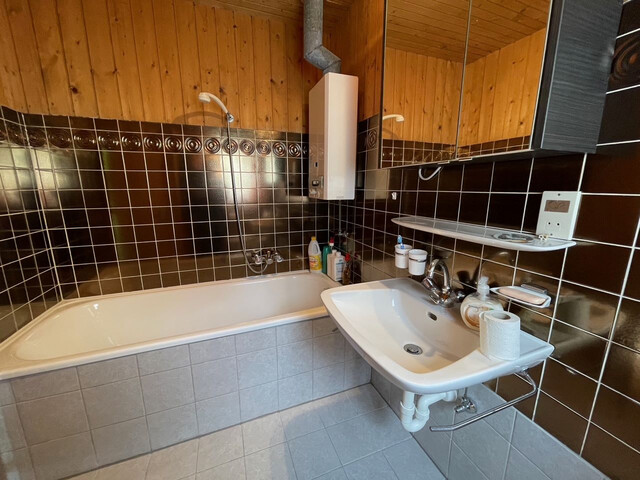 Über der Nebelgrenze von Dornbirn steht ein Ferienhaus zum Verkauf