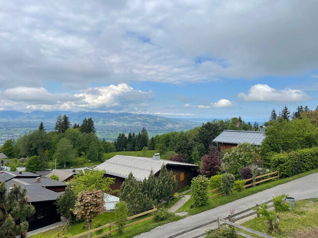 Über der Nebelgrenze von Dornbirn steht ein Ferienhaus zum Verkauf