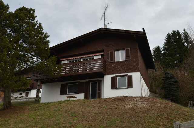 Über der Nebelgrenze von Dornbirn steht ein Ferienhaus zum Verkauf