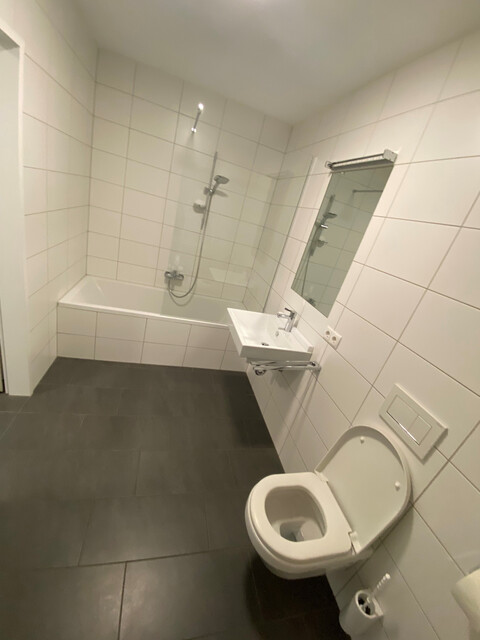 Schöne Gartenwohnung mit Garten, Terrasse und Tiefgaragenplatz!