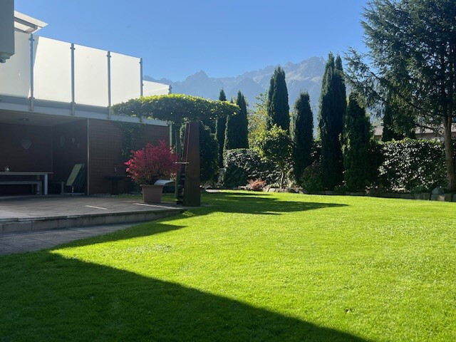 Architektenhaus in sehr sonniger und ruhiger Lage mit traumhaftem Bergblick!