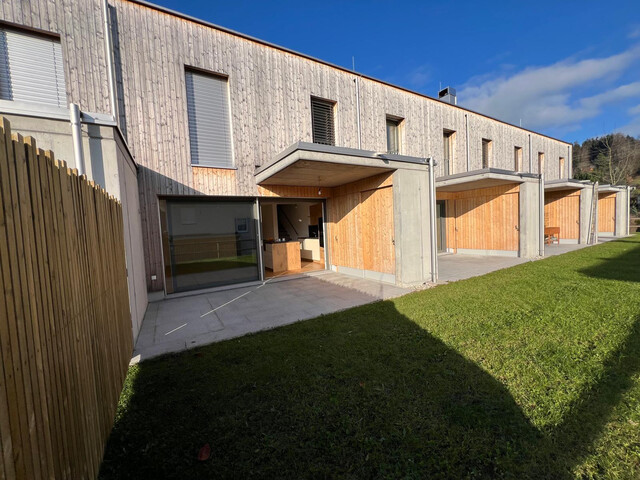Modernes Reihenhaus in Dornbirn-Knie – Ruhige Lage mit Naturanschluss, Carport mit Abstellraum & zusätzlichem Stellplatz 