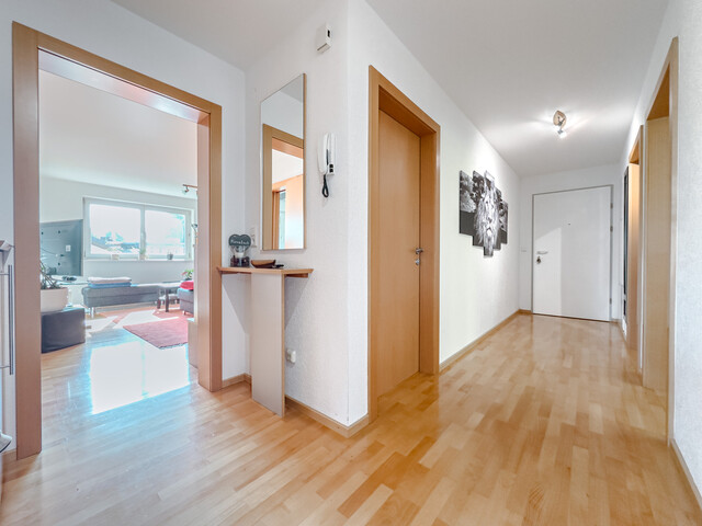 Charmante und gut geschnittene 4-Zimmer-Wohnung mit Tiefgaragenplatz in Mäder