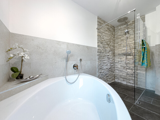 Charmante und gut geschnittene 4-Zimmer-Wohnung mit Tiefgaragenplatz in Mäder