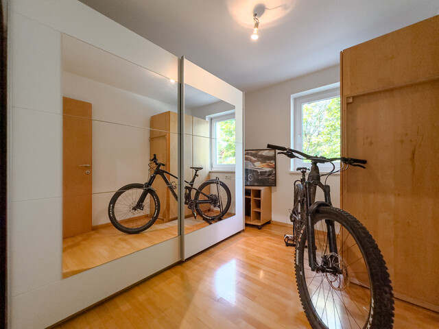 Charmante und gut geschnittene 4-Zimmer-Wohnung mit Tiefgaragenplatz in Mäder