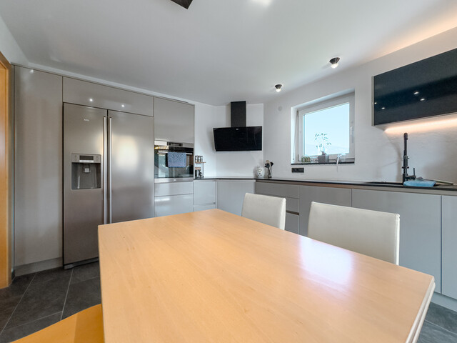 Charmante und gut geschnittene 4-Zimmer-Wohnung mit Tiefgaragenplatz in Mäder