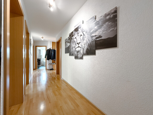 Charmante und gut geschnittene 4-Zimmer-Wohnung mit Tiefgaragenplatz in Mäder