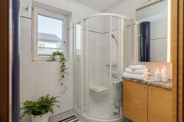 Ökologisches Traumhaus- für den anspruchsvollen Hausbesitzer-mit Garten und begehbarer Dachterrasse!