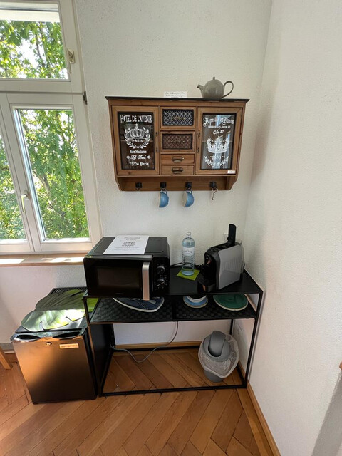 Sonnendurchflutete, großzügige 3,5  Zimmerwohnung im 2 OG, gesamte Etage,  