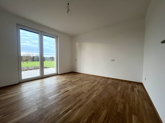 Neubau Mietwohnung & sofort beziehbar: Hochwertige 3-Zimmer-Gartenwohnung mit großer Terrasse!