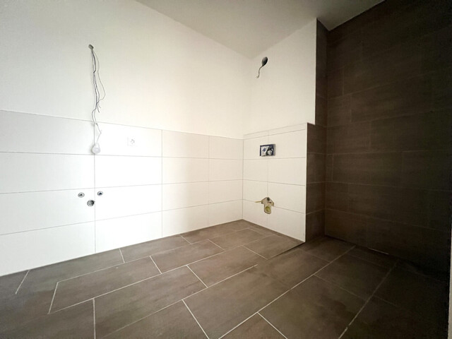 Neubau Mietwohnung & sofort beziehbar: Hochwertige 3-Zimmer-Gartenwohnung mit großer Terrasse!