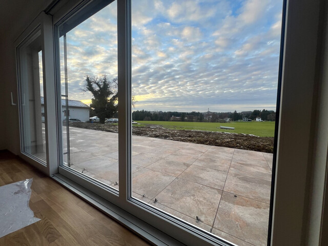 Neubau Mietwohnung & sofort beziehbar: Hochwertige 3-Zimmer-Gartenwohnung mit großer Terrasse!