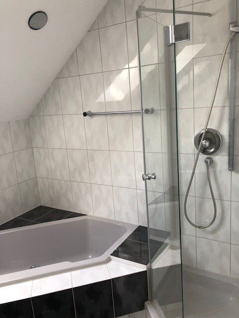 Gemütliche Dachgeschosswohnung mit Garage, Balkon, Garten und Extras!