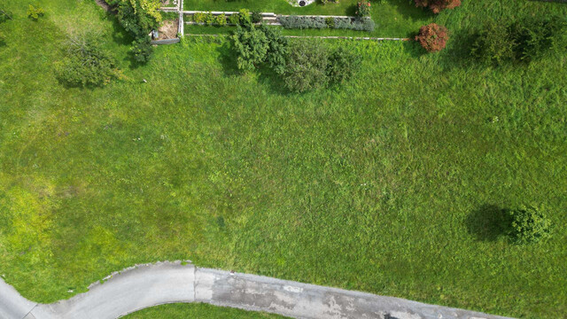 Sonniges Hanggrundstück in Muntlix –  Ruhe & Panorama inklusive