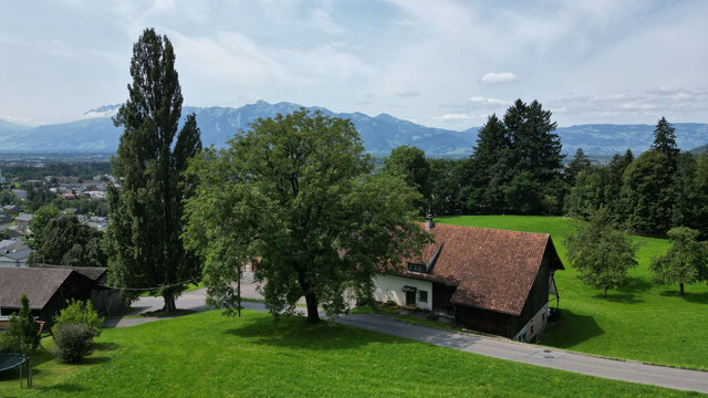 Sonniges Hanggrundstück in Muntlix –  Ruhe & Panorama inklusive