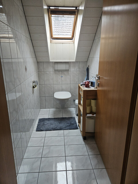 Sonnige 4 Zimmerwohnung Privat im 3 Familienhaus