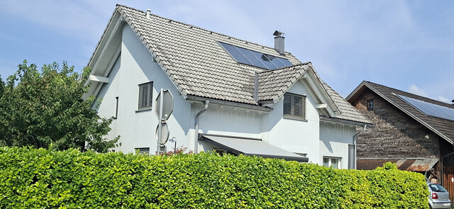 Gepflegtes massiv errichtetes Einfamilienhaus in zentraler Lage von Gisingen zu verkaufen! Familien willkommen!