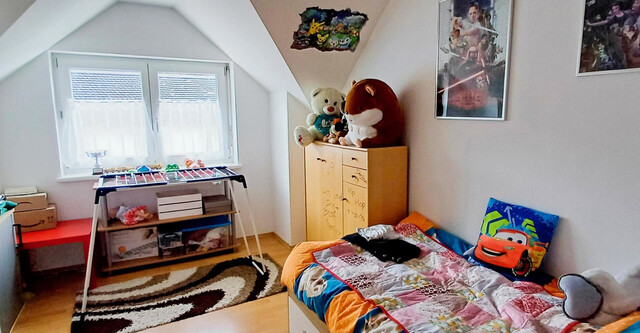 Gepflegtes massiv errichtetes Einfamilienhaus in zentraler Lage von Gisingen zu verkaufen! Familien willkommen!