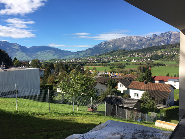 4-Zimmerwohnung in ruhiger, grenznaher Lage 