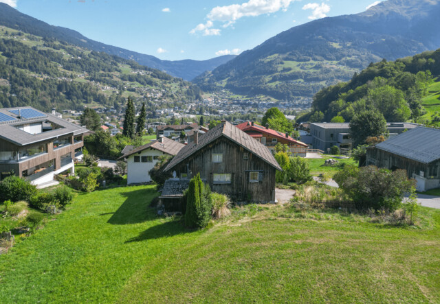 Zwischen Bergen und Tradition – Grundstück mit Altbestand in Tschagguns