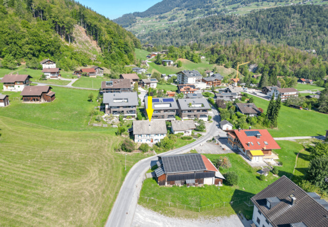 Zwischen Bergen und Tradition – Grundstück mit Altbestand in Tschagguns