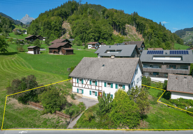 Zwischen Bergen und Tradition – Grundstück mit Altbestand in Tschagguns